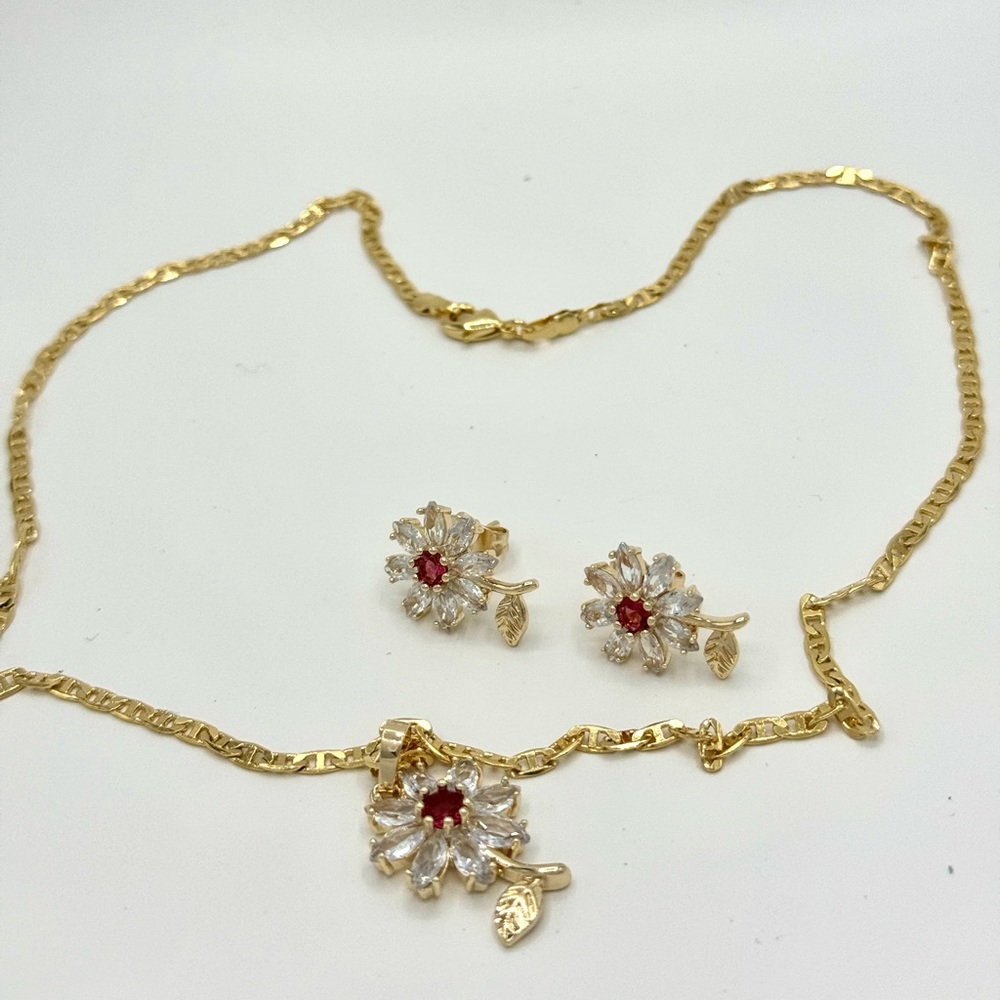 Set of high quality laminated jewelry (not gold)
